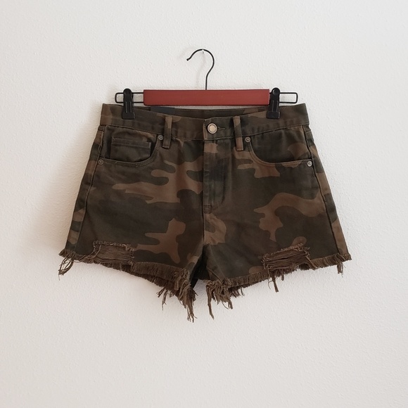 blank nyc camo shorts